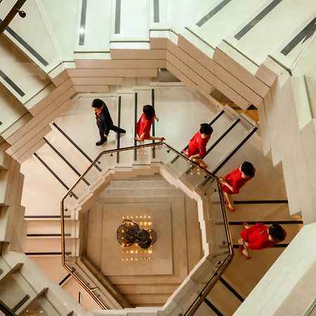 Siam Kempinski Hotel Bangkok Exterior foto The staircase of the hotel