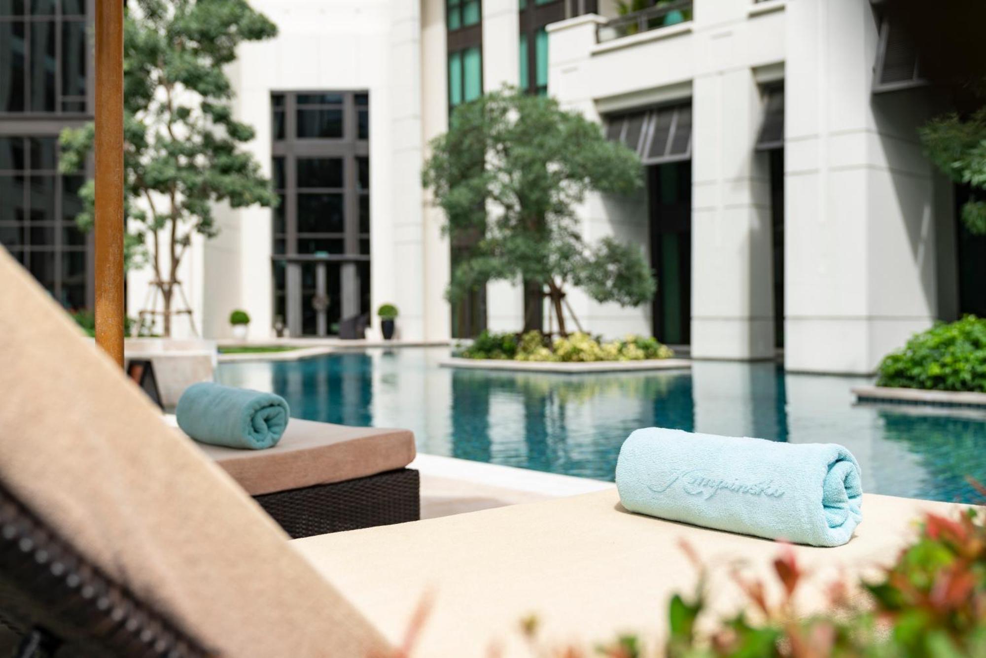 Siam Kempinski Hotel Bangkok Exterior foto The swimming pool at The Park, Hyderabad