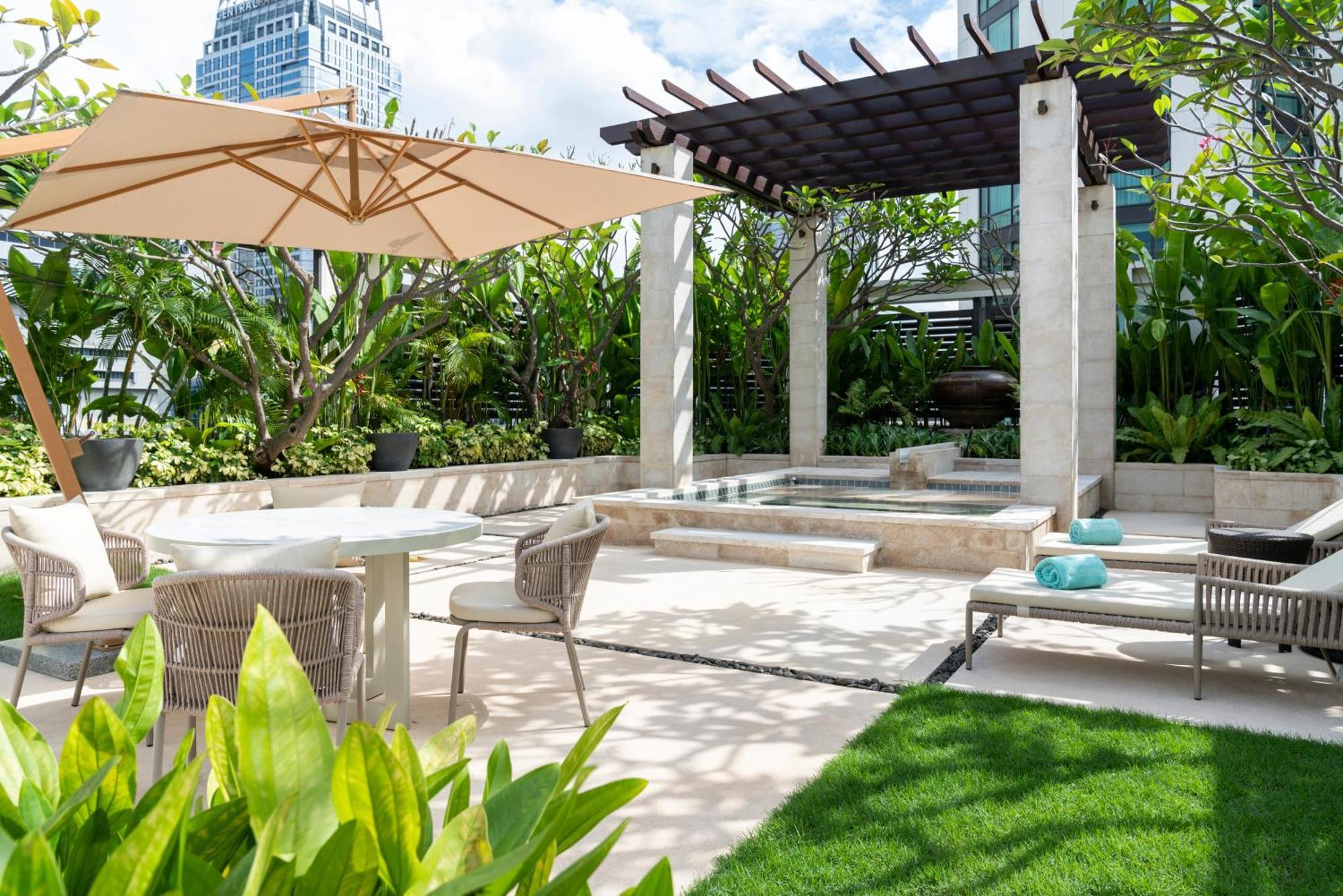 Siam Kempinski Hotel Bangkok Exterior foto The Park, Bangkok